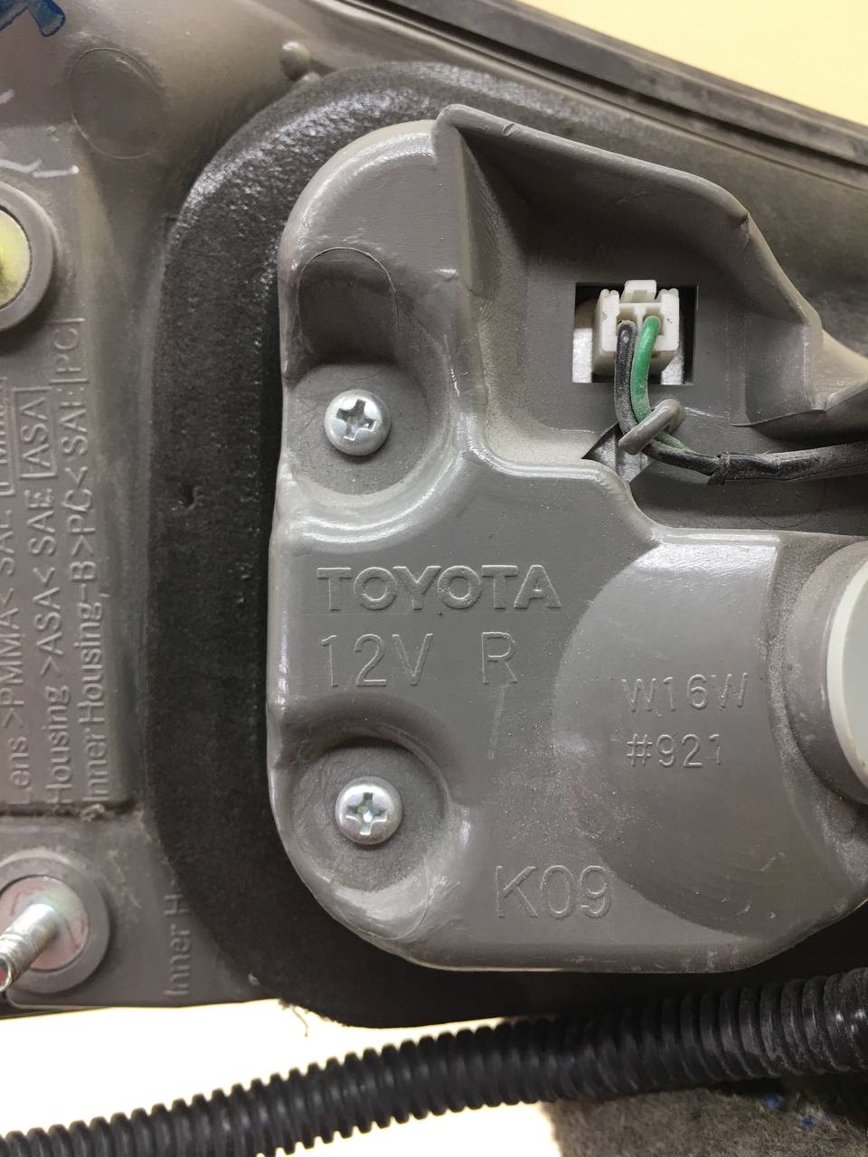 Фонарь задний внутренний правый Lexus IS 250/350 2005-2013