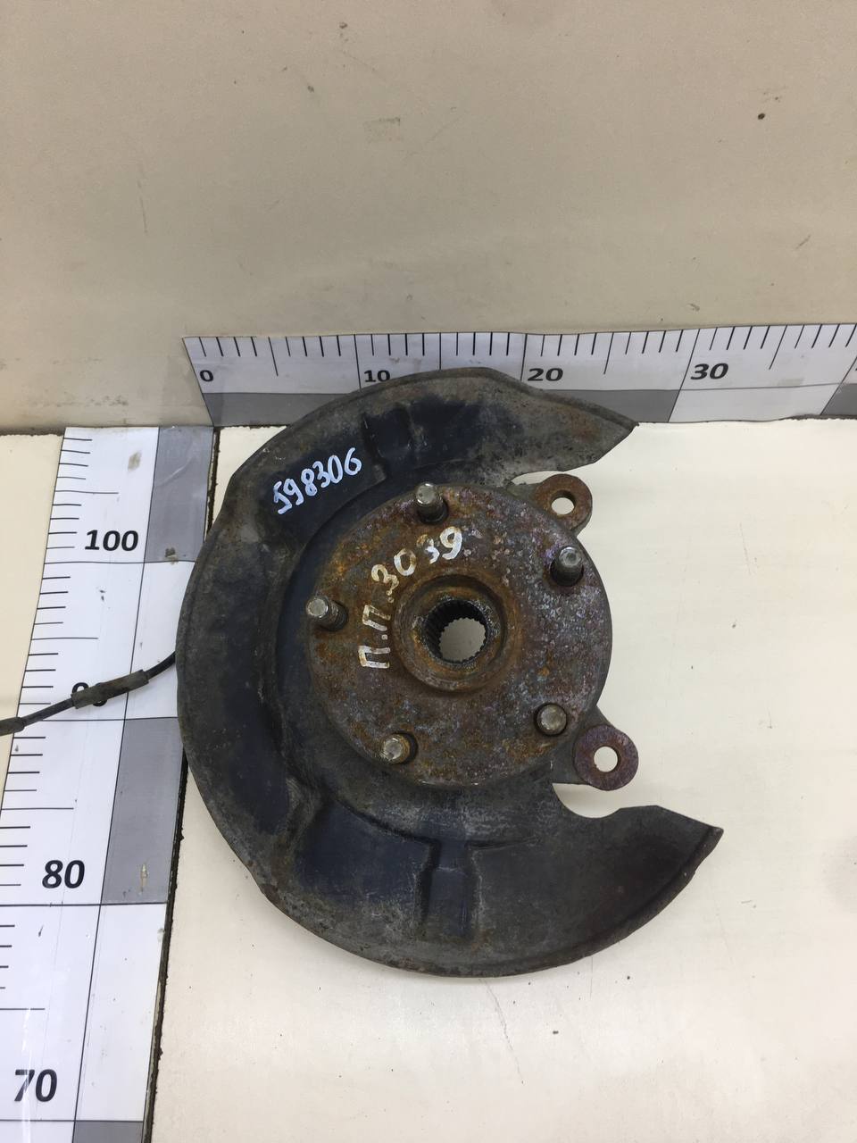 Кулак поворотный передний правый Geely Emgrand EC7 2008>