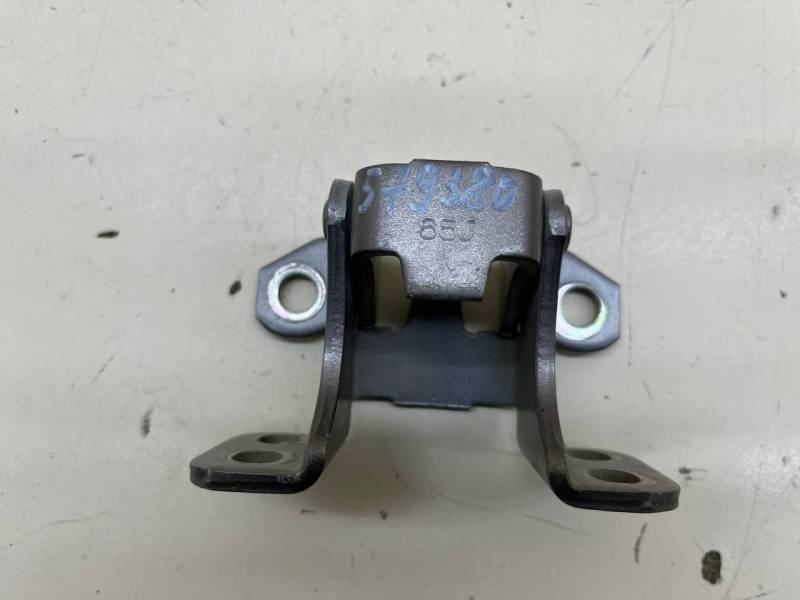 Петля двери багажника Suzuki Grand Vitara 2005-2015