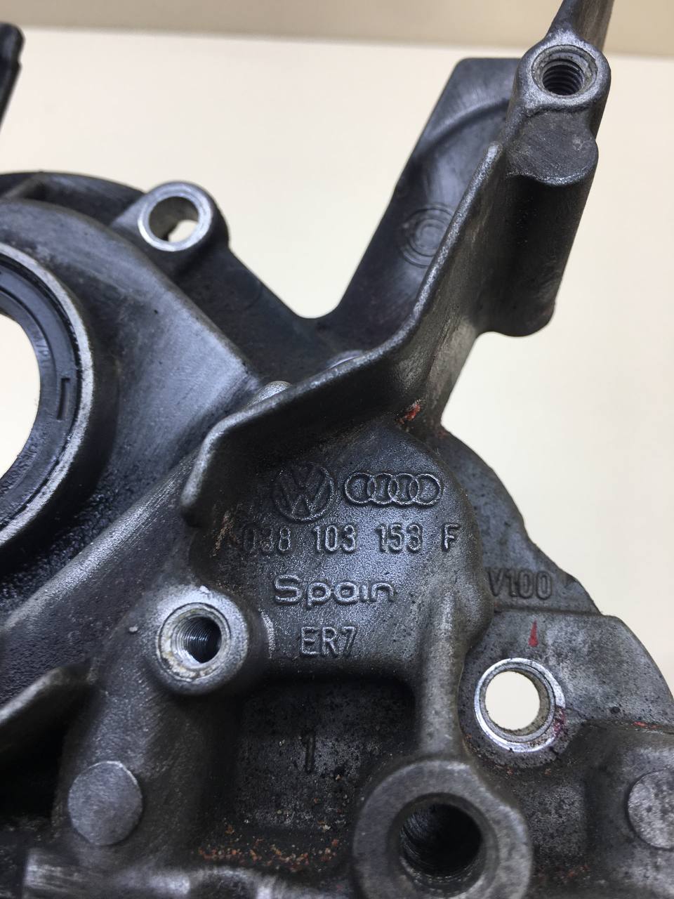 Крышка двигателя передняя Skoda Octavia (A5 1Z-) 2004-2013