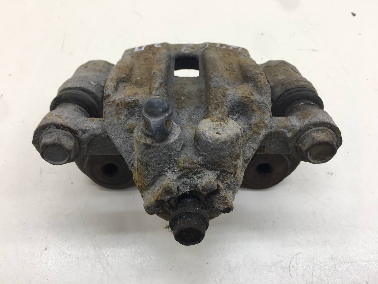 Суппорт задний правый Kia Cerato (TD) 2009-2013