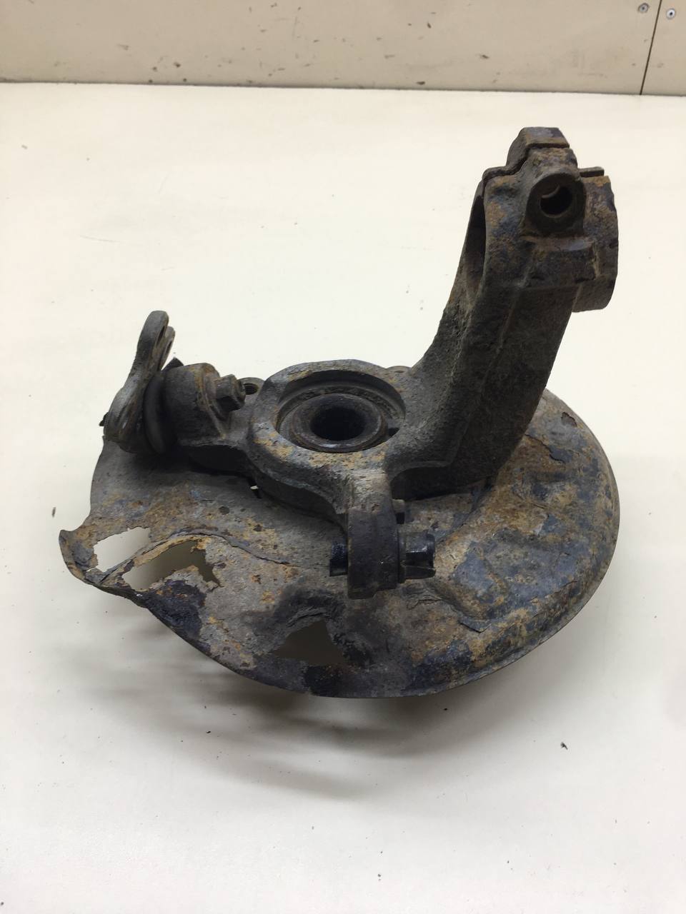 Кулак поворотный передний правый Skoda Rapid 2012-2020