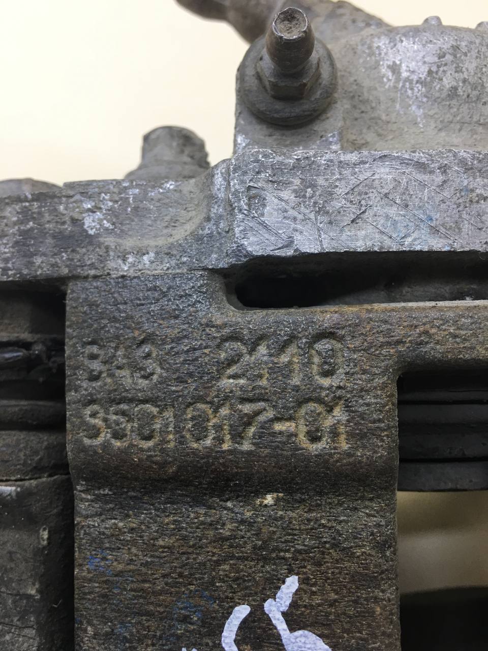 Суппорт передний правый Lada Granta 2011>