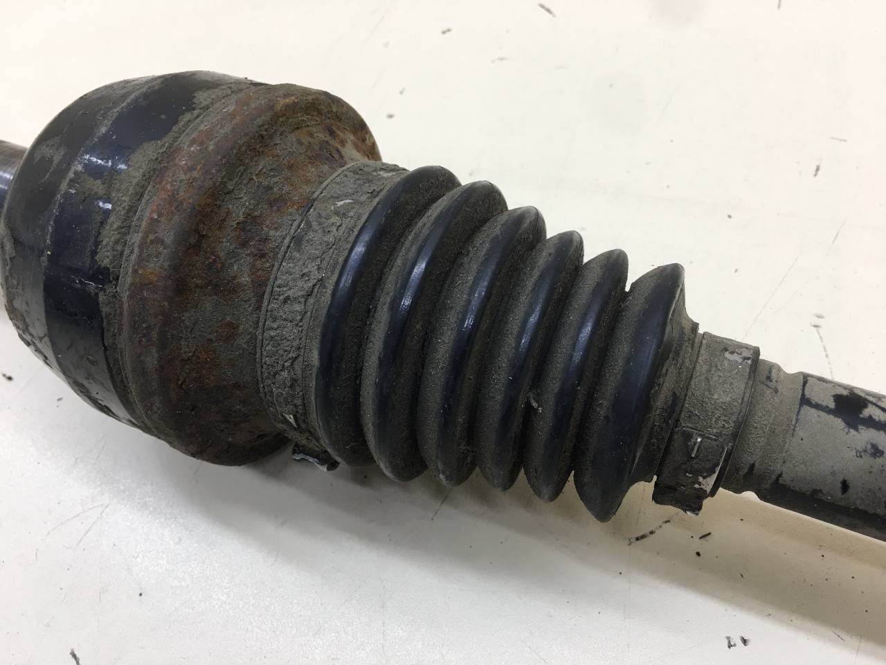 Полуось задняя Cadillac STS 2004-2011