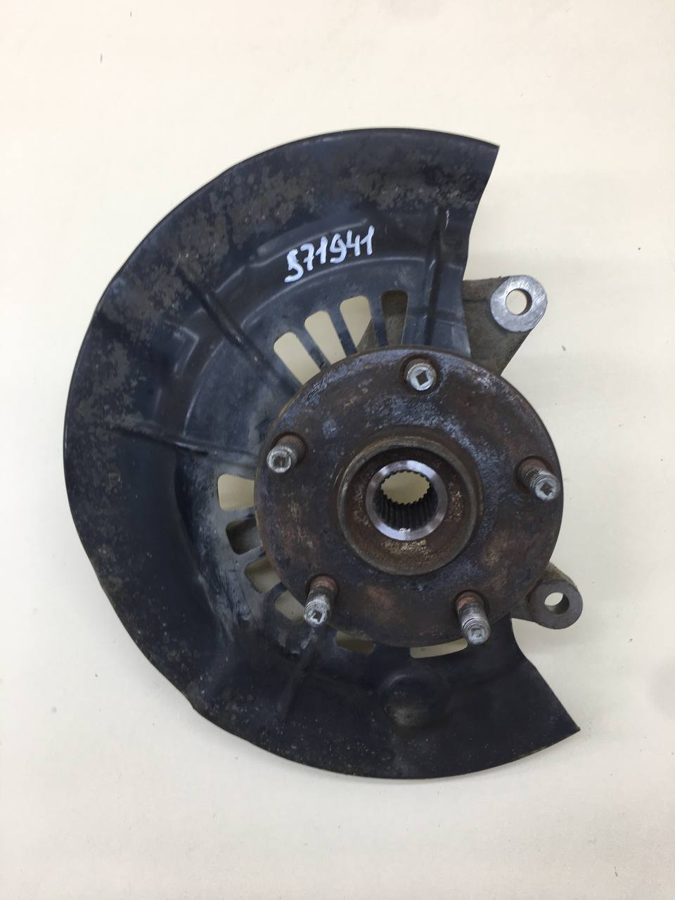 Кулак поворотный передний правый Toyota Camry (XV50) 2011-2017