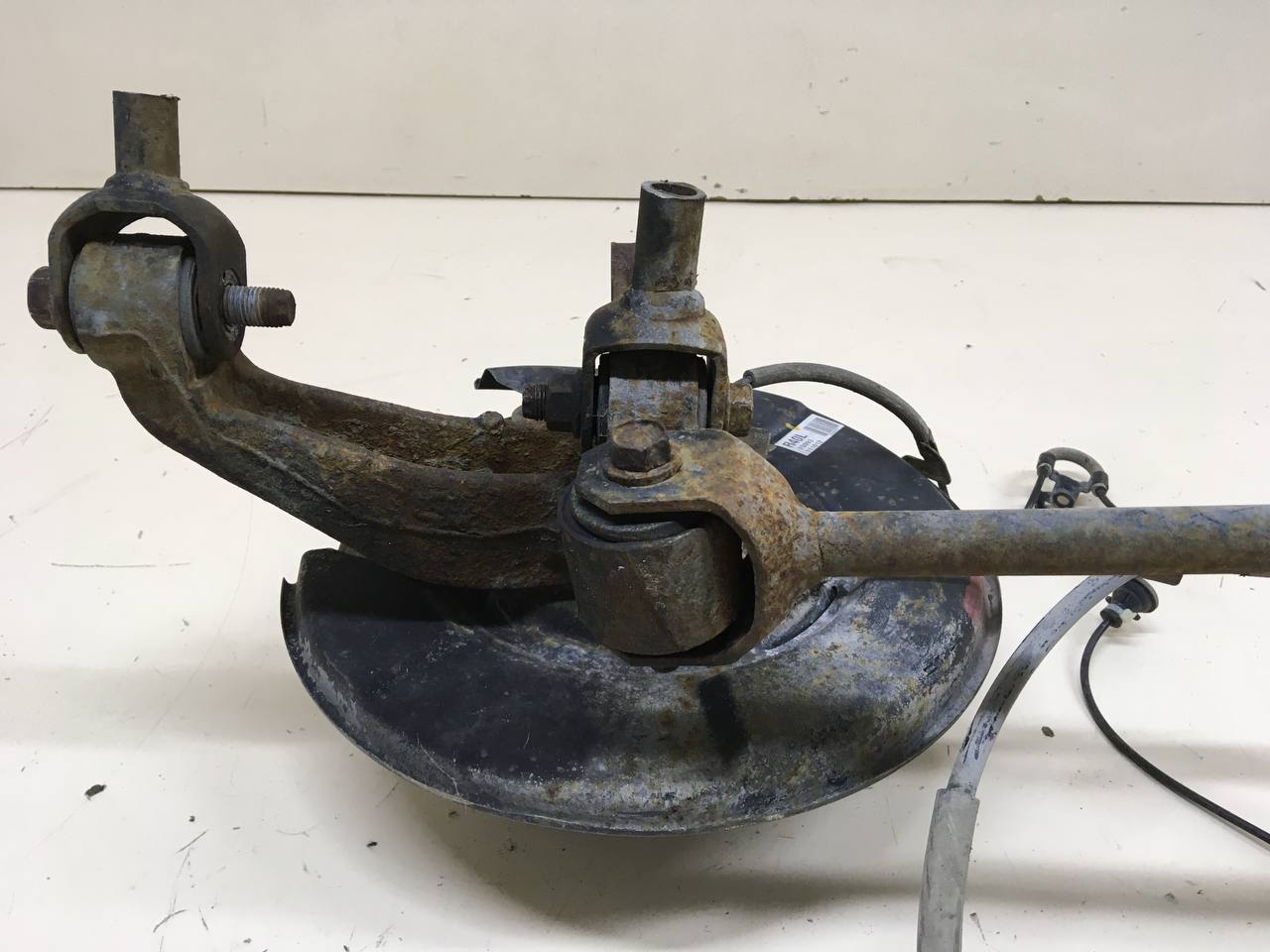 Кулак поворотный задний левый Toyota Camry (XV50) 2011-2017