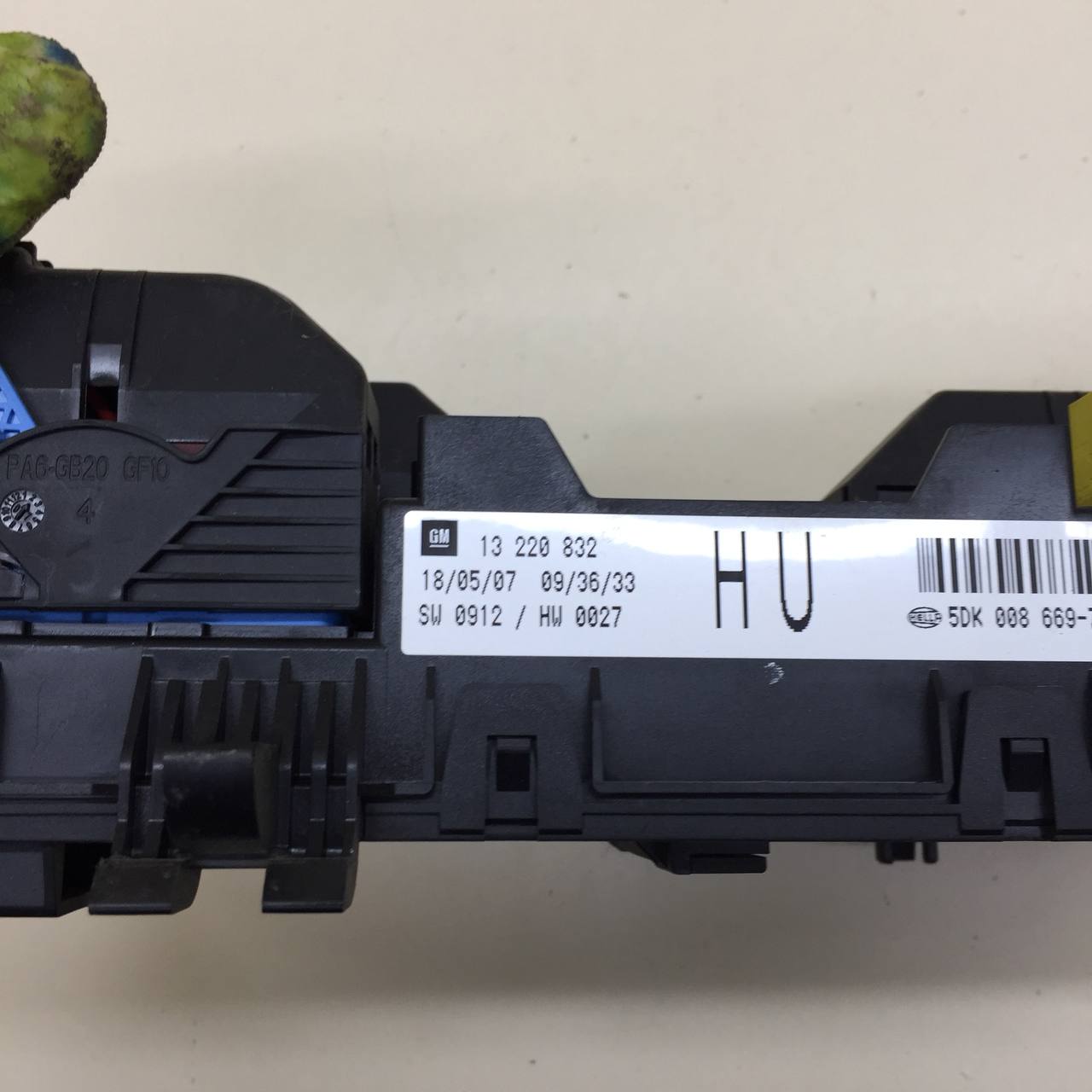 Блок предохранителей Opel Zafira (B) 2005-2012