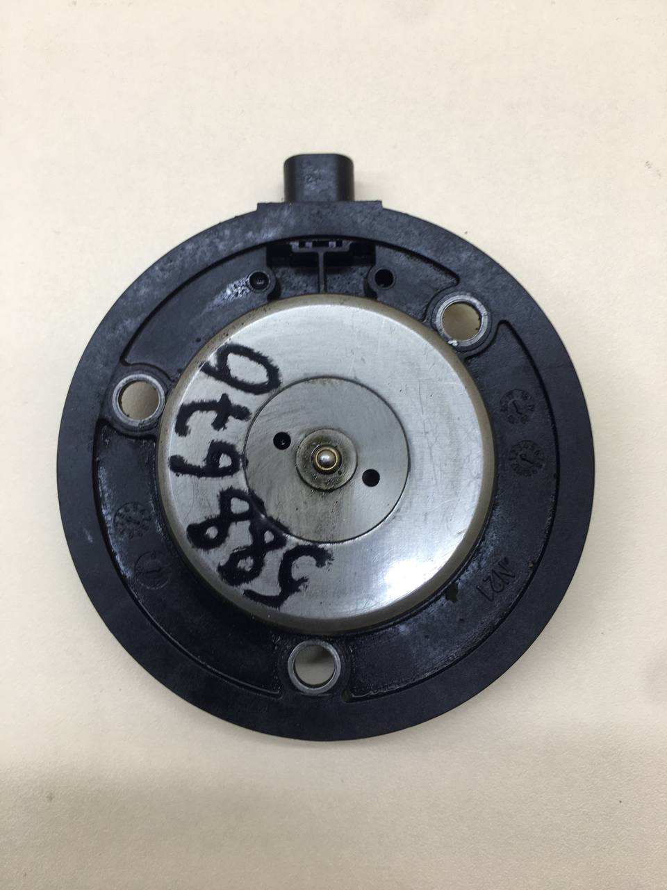 Клапан электромагн. изменения фаз ГРМ Audi A4 (B8) 2007-2011