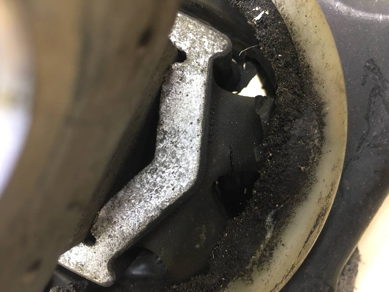 Рычаг задний продольный правый Volvo XC60 2008-2017