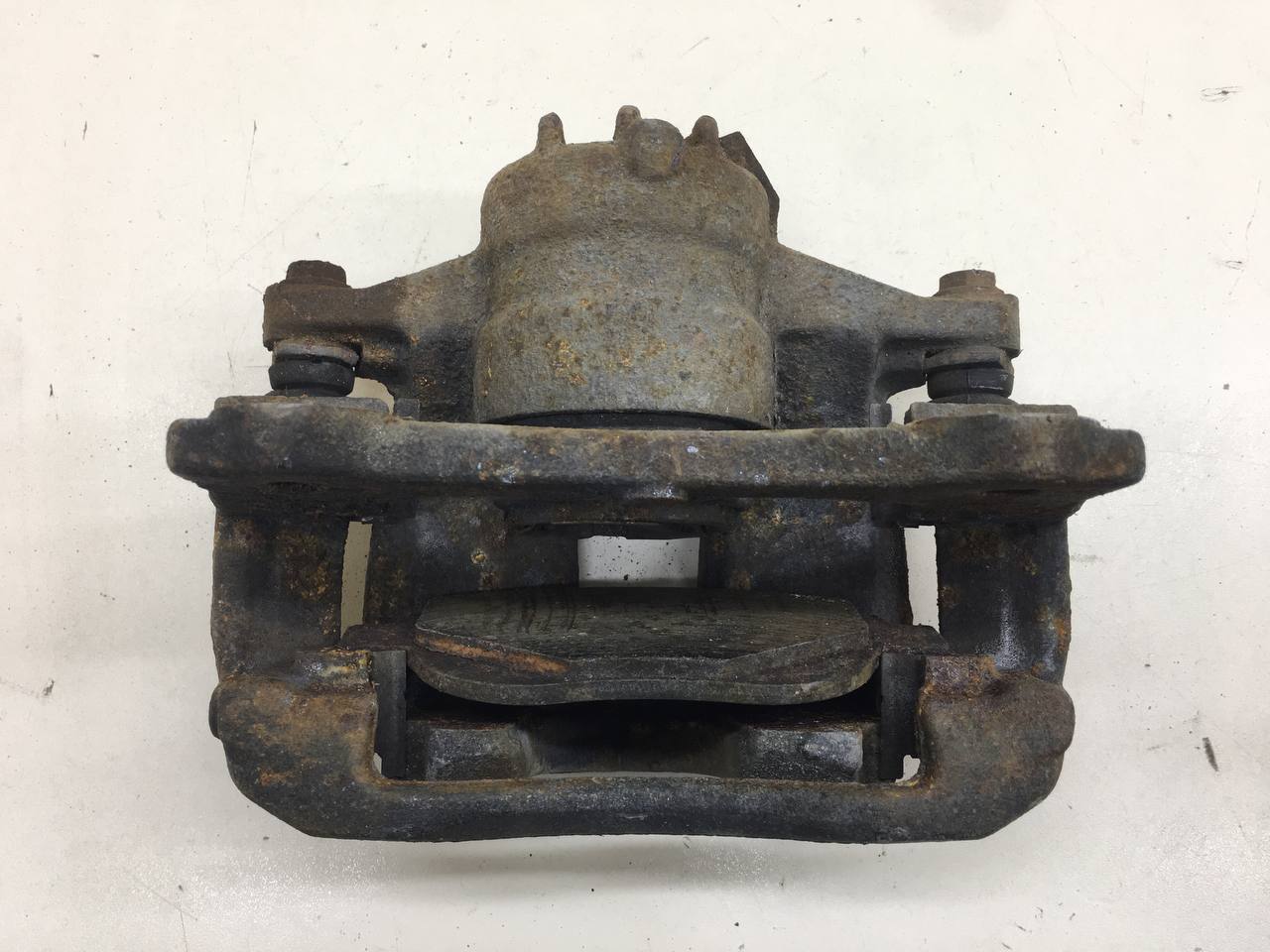 Суппорт передний правый Geely Emgrand EC7 2008>