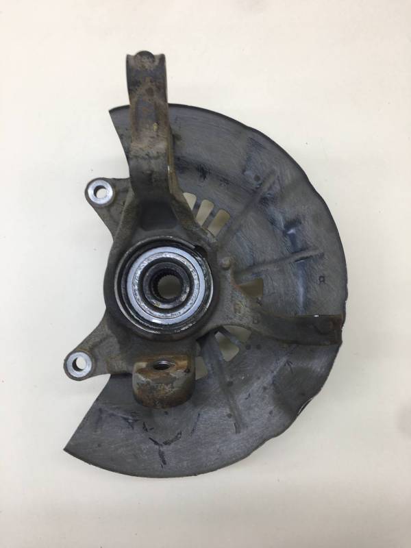 Кулак поворотный передний правый Toyota Camry (XV50) 2011-2017