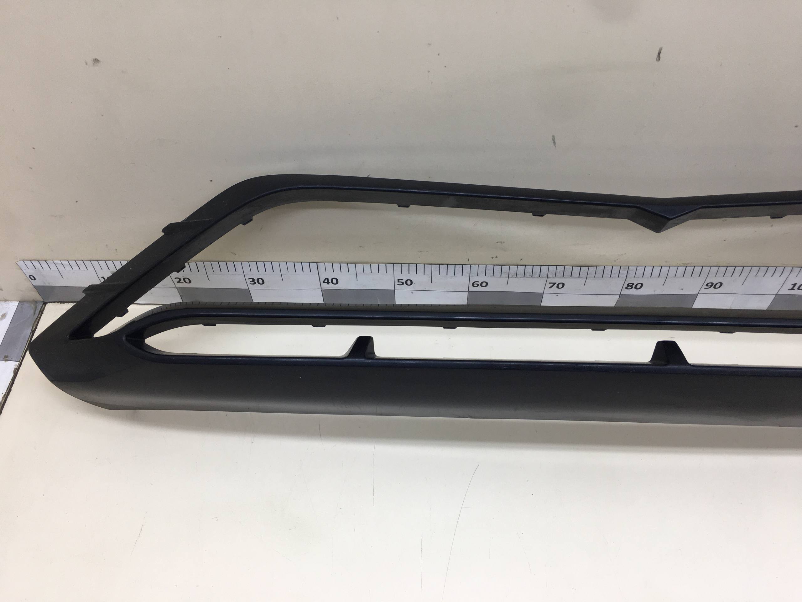 Накладка переднего бампера центральная Genesis G70 2017-2022