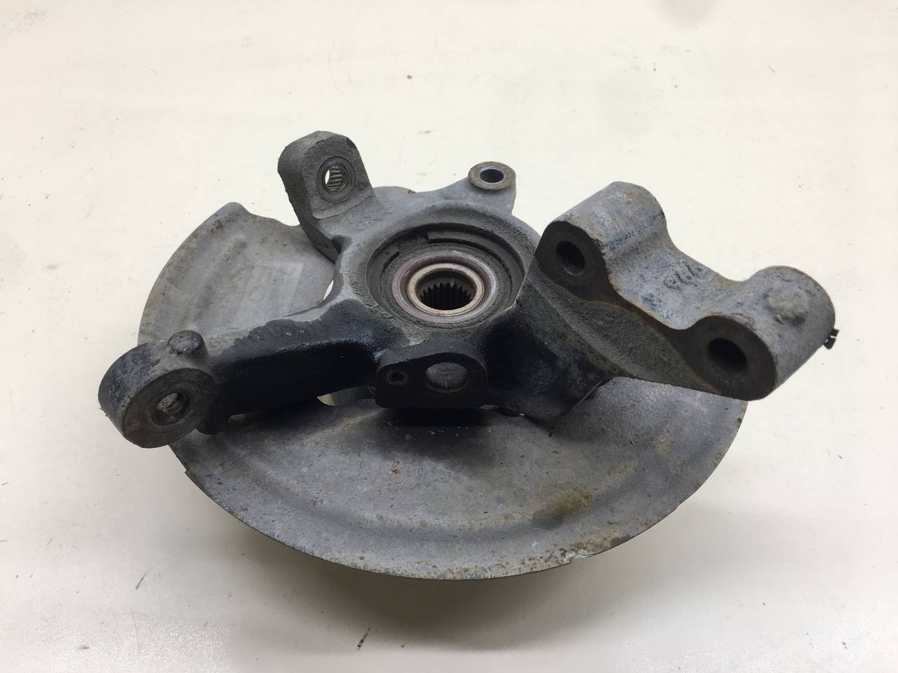 Кулак поворотный передний правый Lada Vesta 2015>