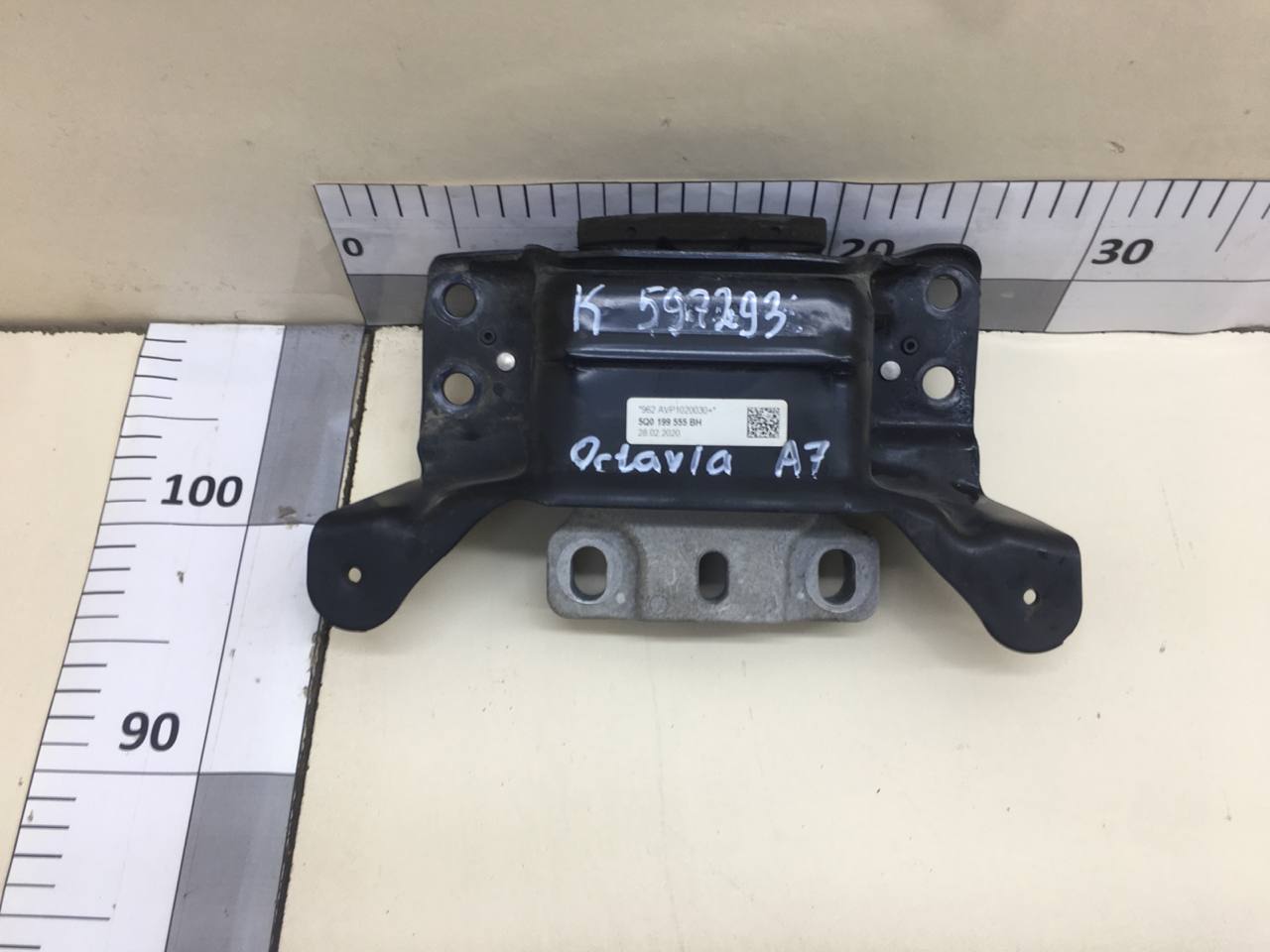 Опора КПП левая Skoda Octavia (A7) 2013>