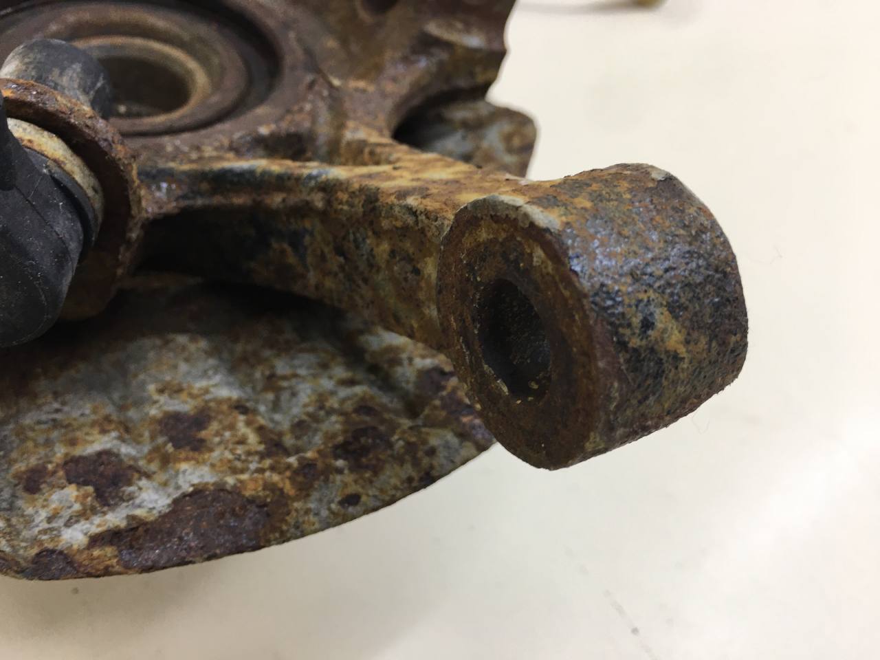 Кулак поворотный передний левый Chevrolet Lacetti (J200) 2003-2013