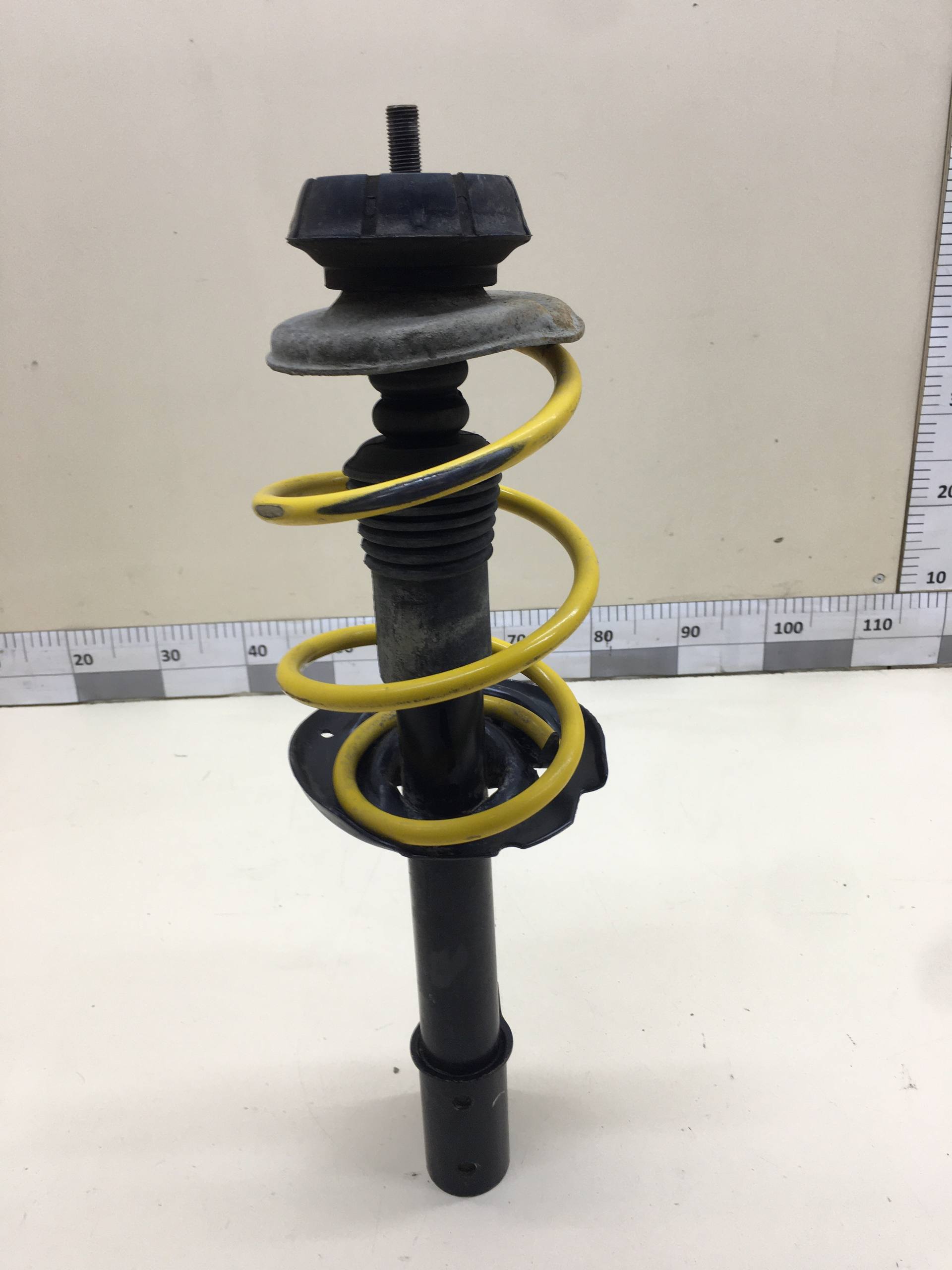 Амортизатор передний Renault Logan (2) 2014>