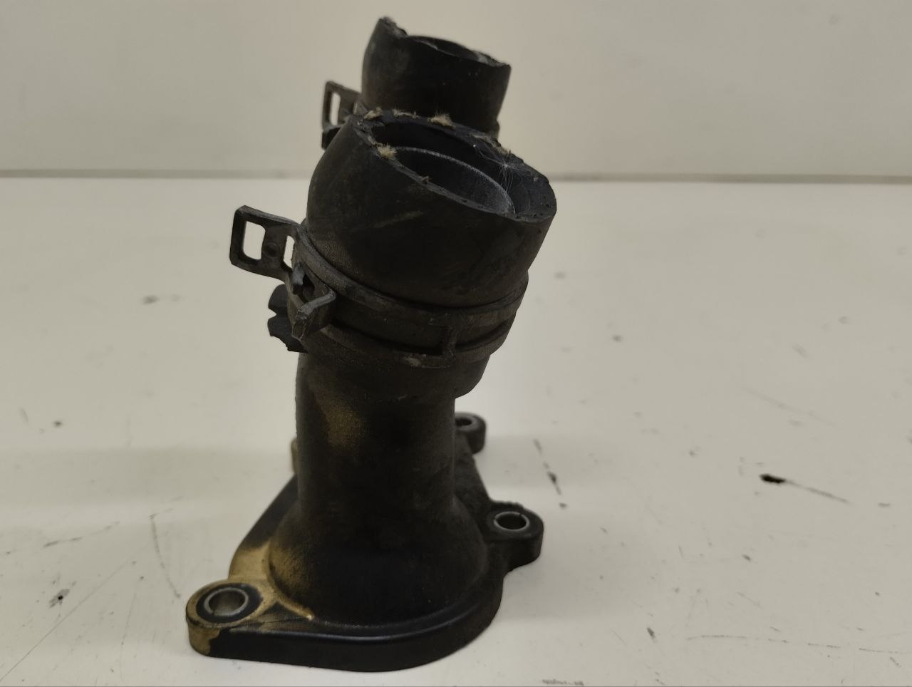 Крышка термостата Ford Focus 3 2011>