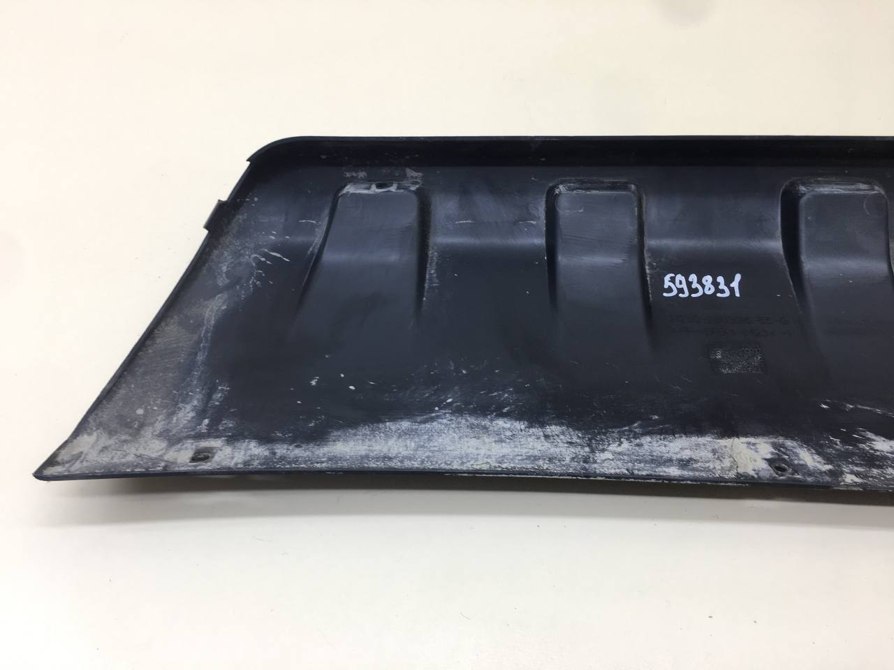 Накладка переднего бампера центральная Chevrolet Niva 2009-2020