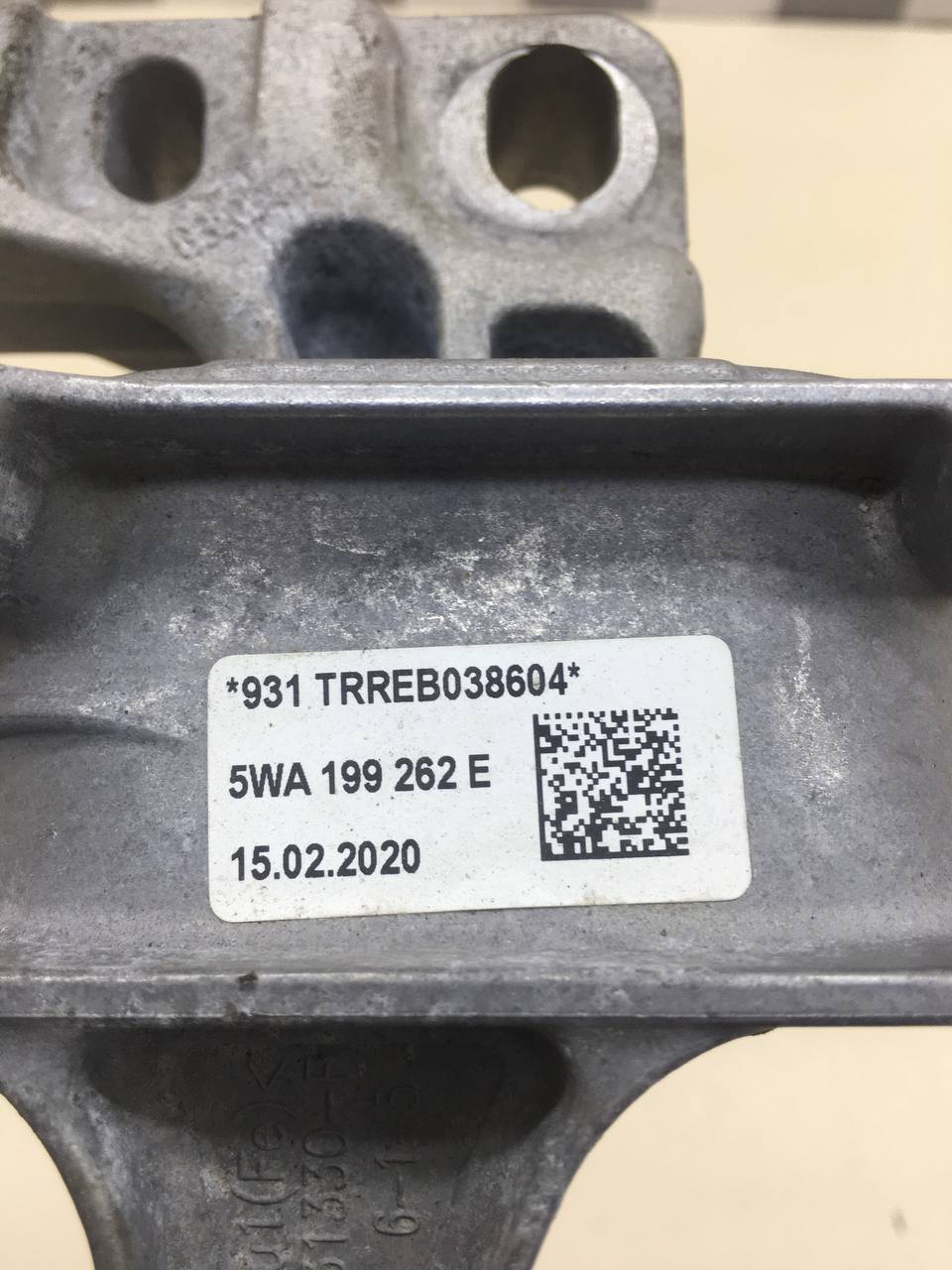 Опора двигателя Skoda Octavia (A7) 2013>