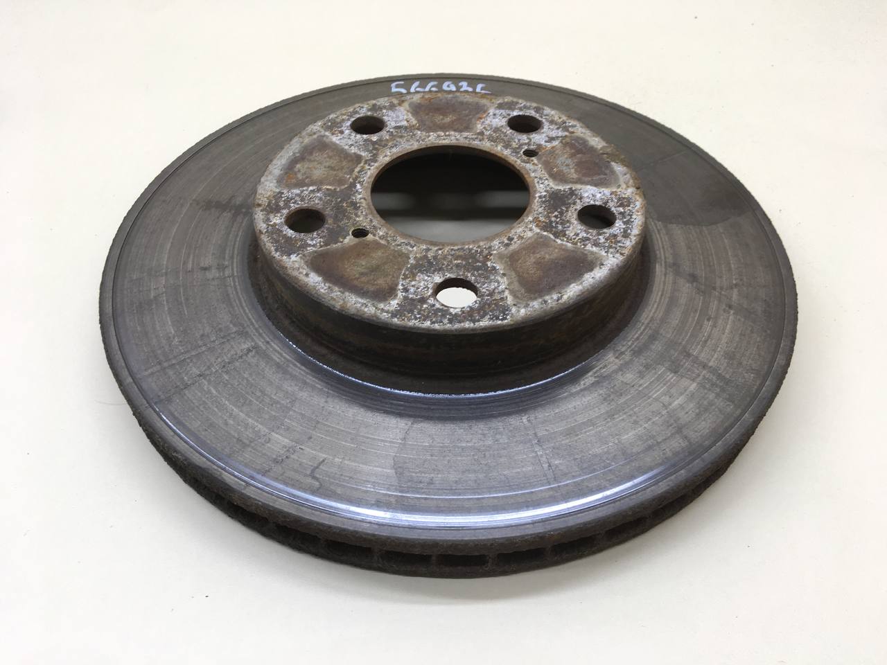 Диск тормозной передний Toyota Rav 4 (A20) 2000-2005