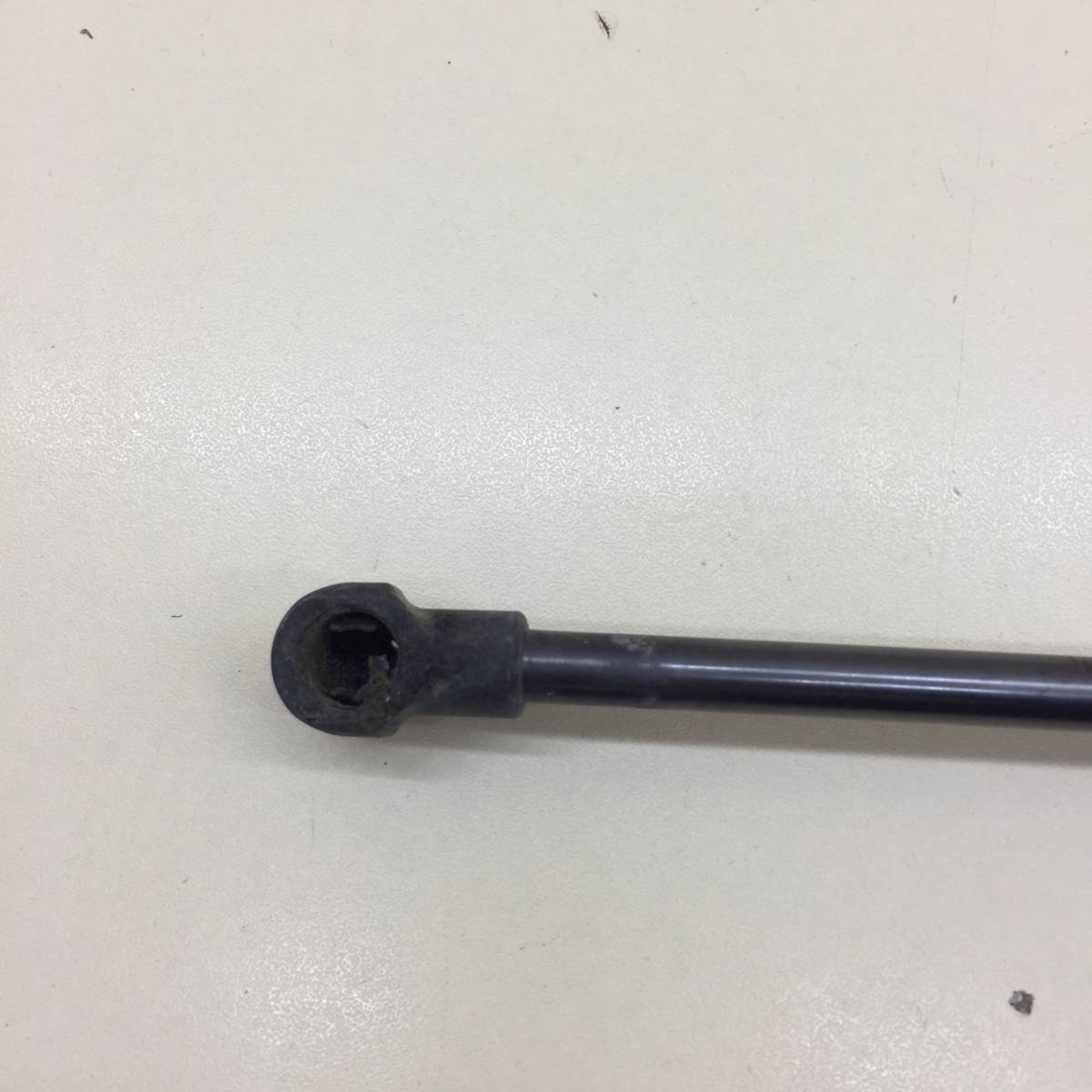 Амортизатор двери багажника Nissan Terrano (D10) 2014>