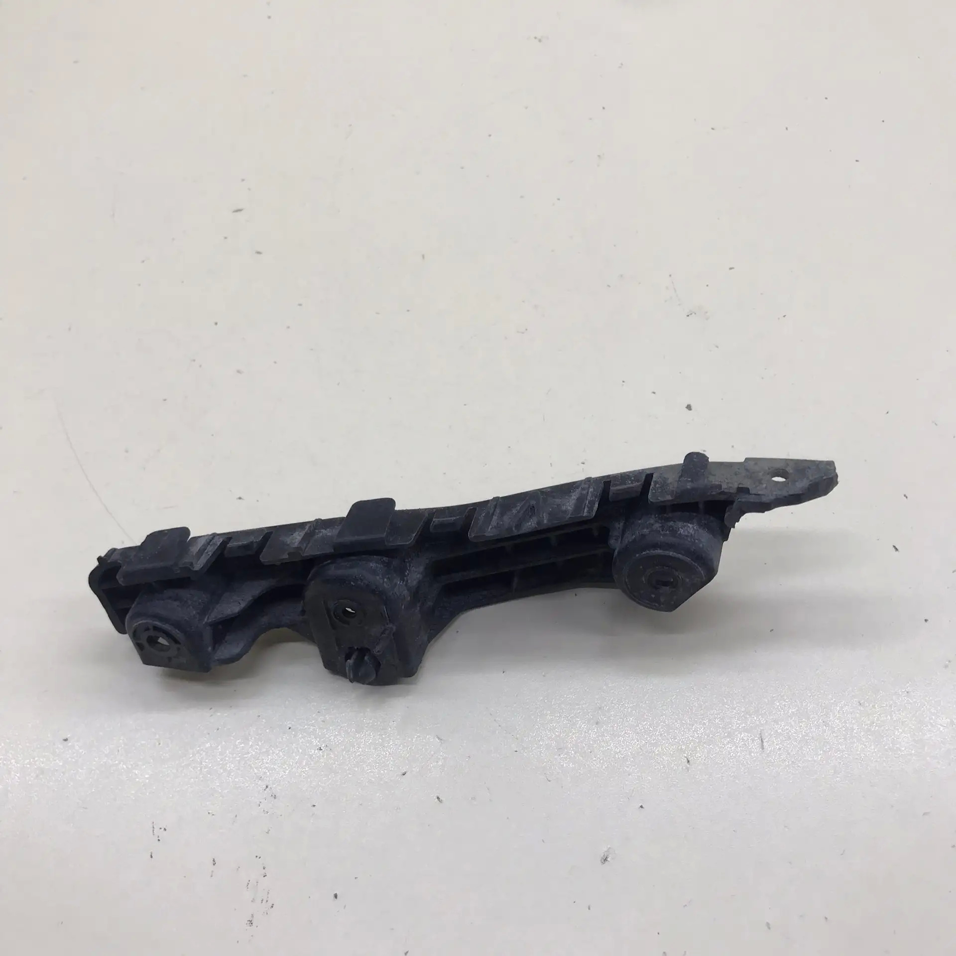 Кронштейн переднего бампера правый Chevrolet Aveo T300 2011>