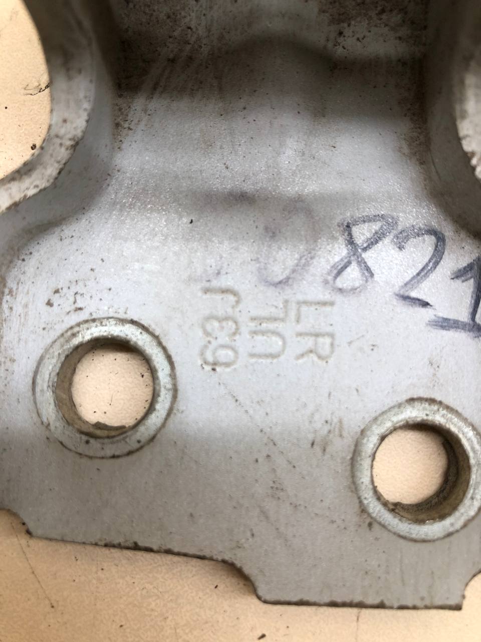 Петля двери передней левой верхняя Suzuki SX4 2006-2013