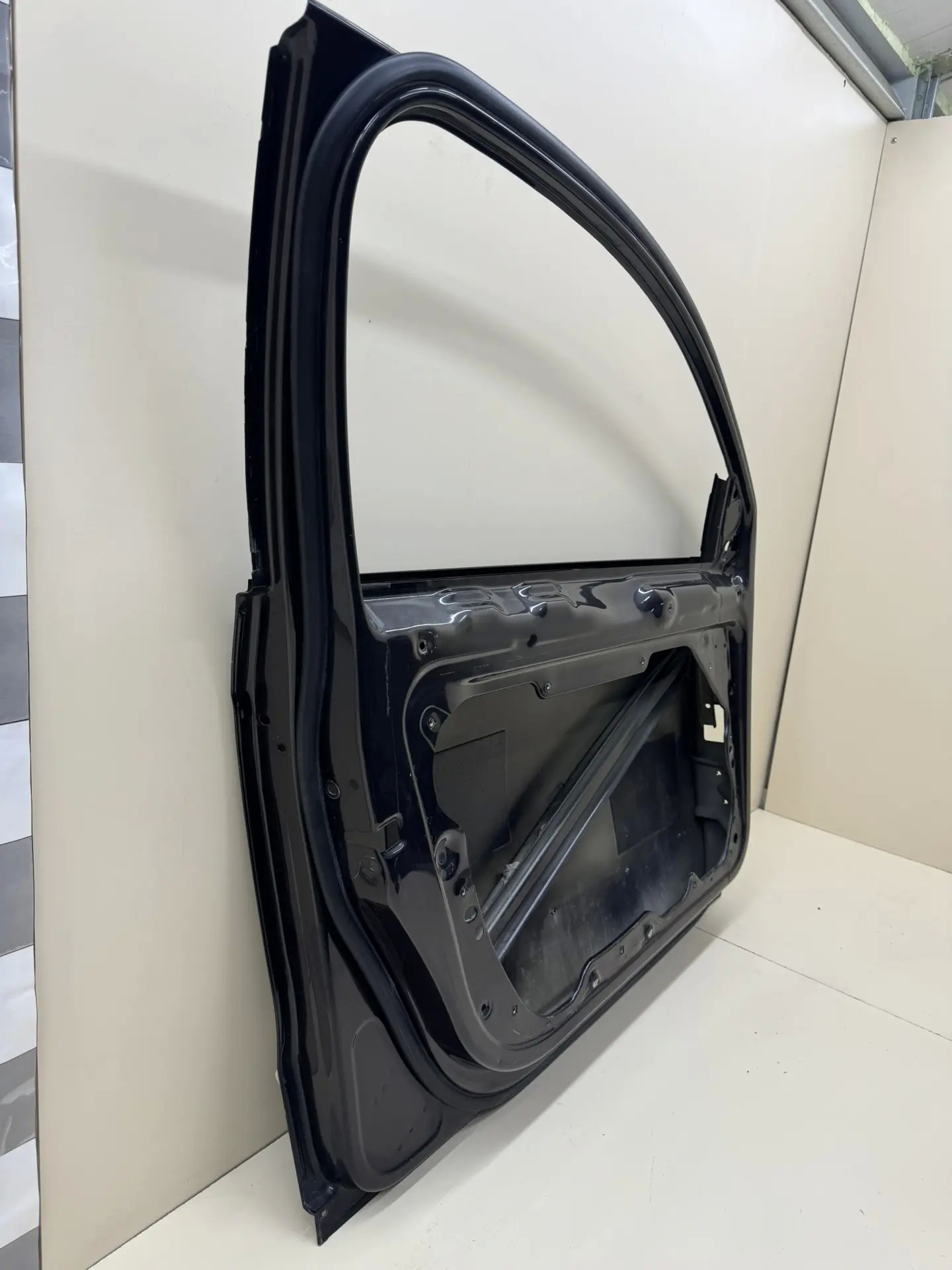 Дверь передняя левая Volkswagen Passat B6 2005-2010