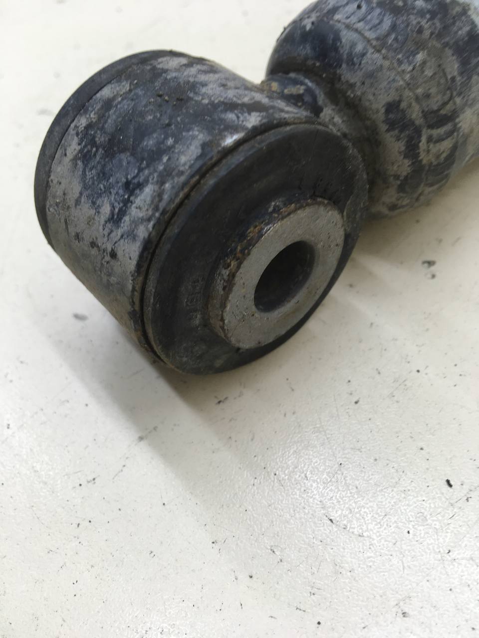 Амортизатор задний Nissan Tiida (C11) 2007-2014