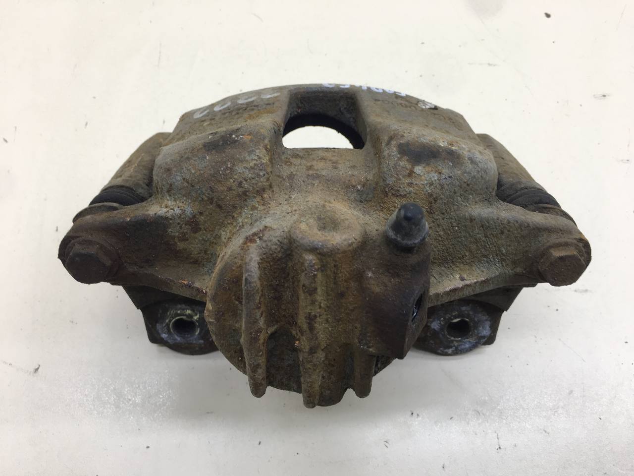 Суппорт передний правый Geely Emgrand EC7 2008>