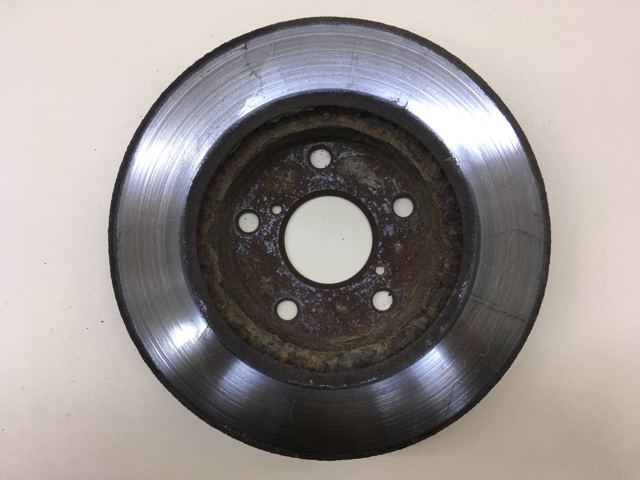 Диск тормозной передний Toyota Rav 4 (A20) 2000-2005