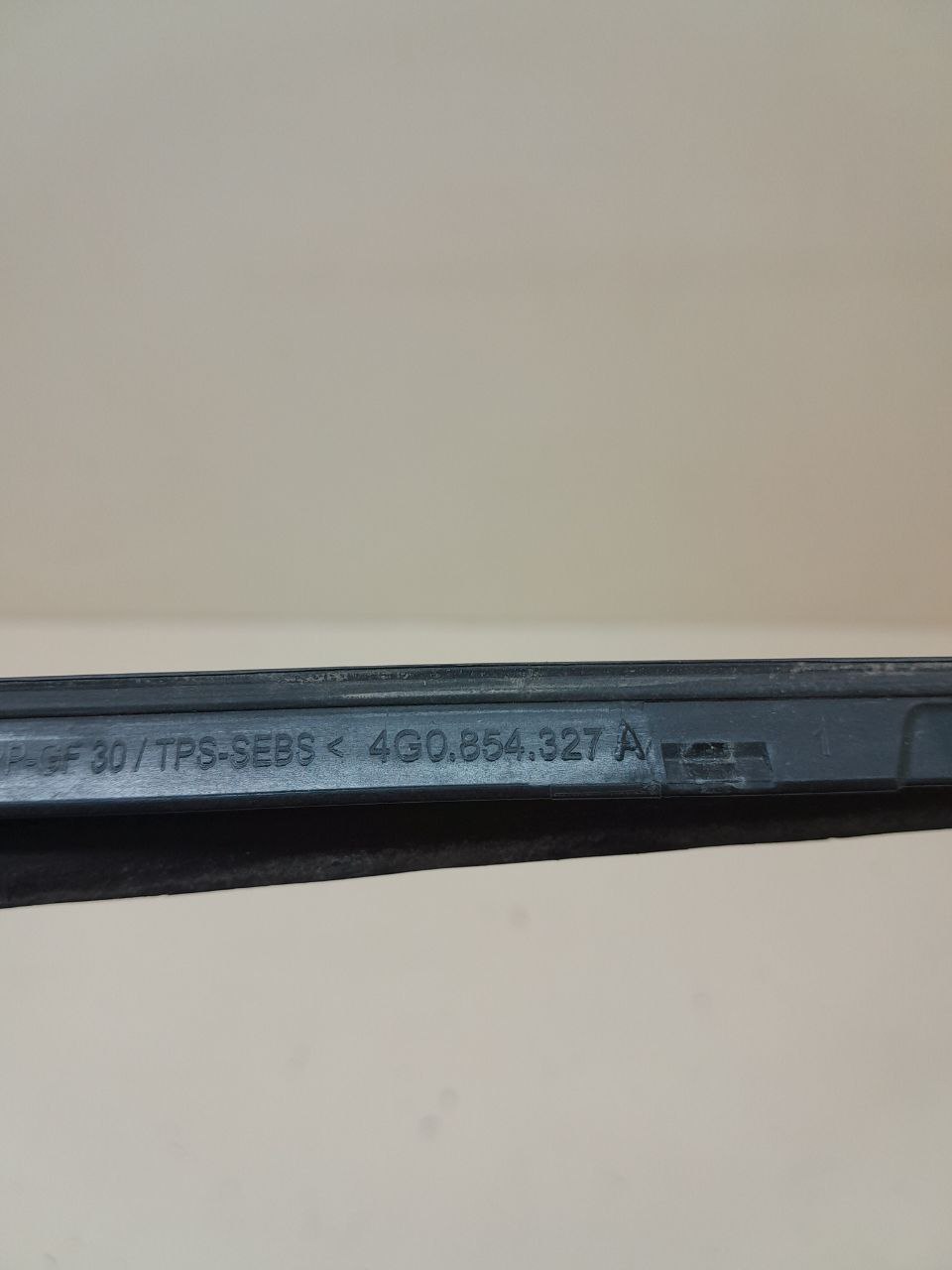 Молдинг лобового стекла Audi A6 (C7) 2011>