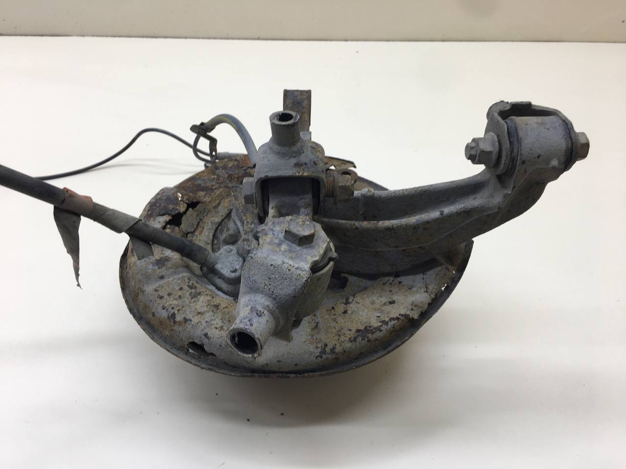 Кулак поворотный задний правый Toyota Camry (XV30) 2001-2006