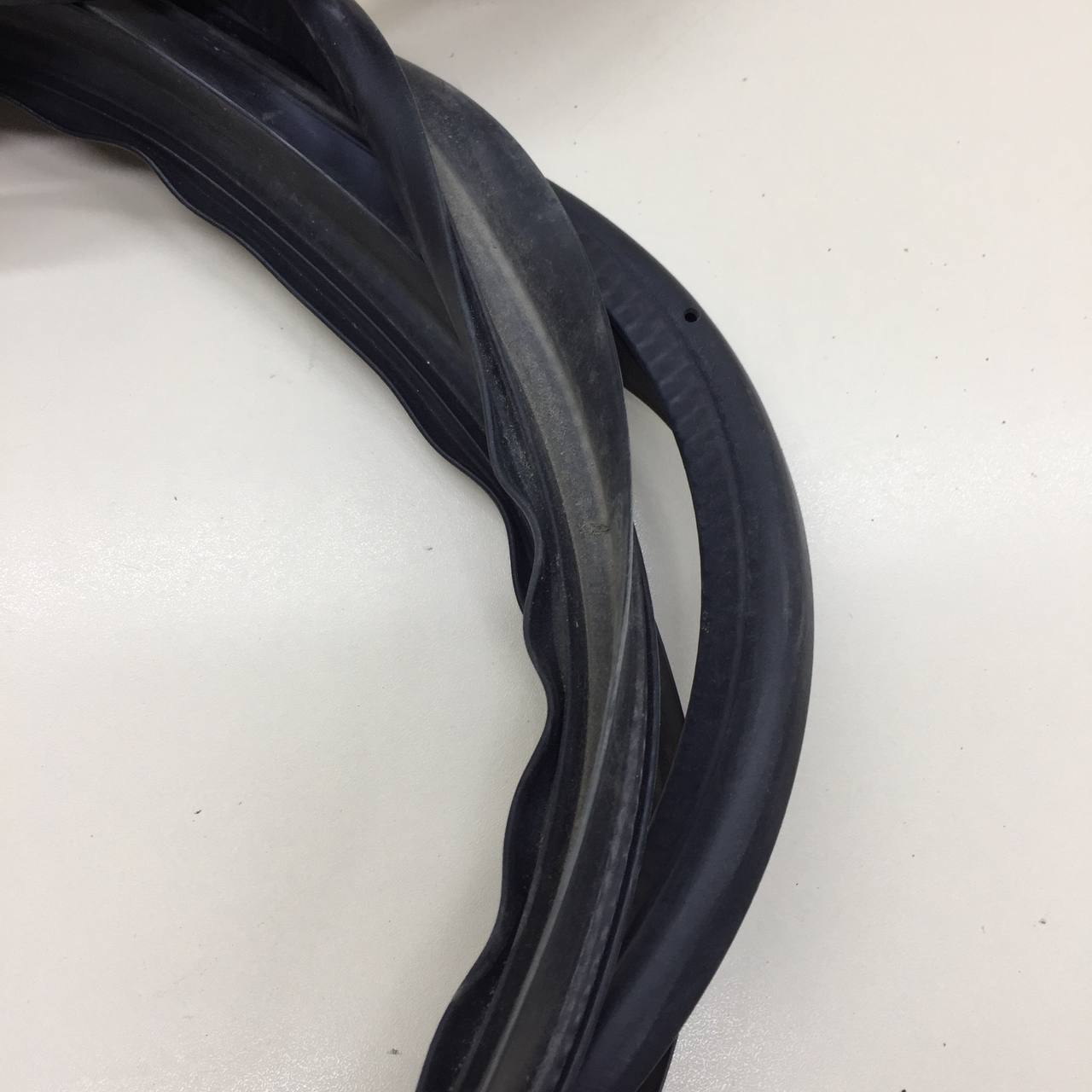 Уплотнитель (Наружный) Lada  Niva Travel 2020>