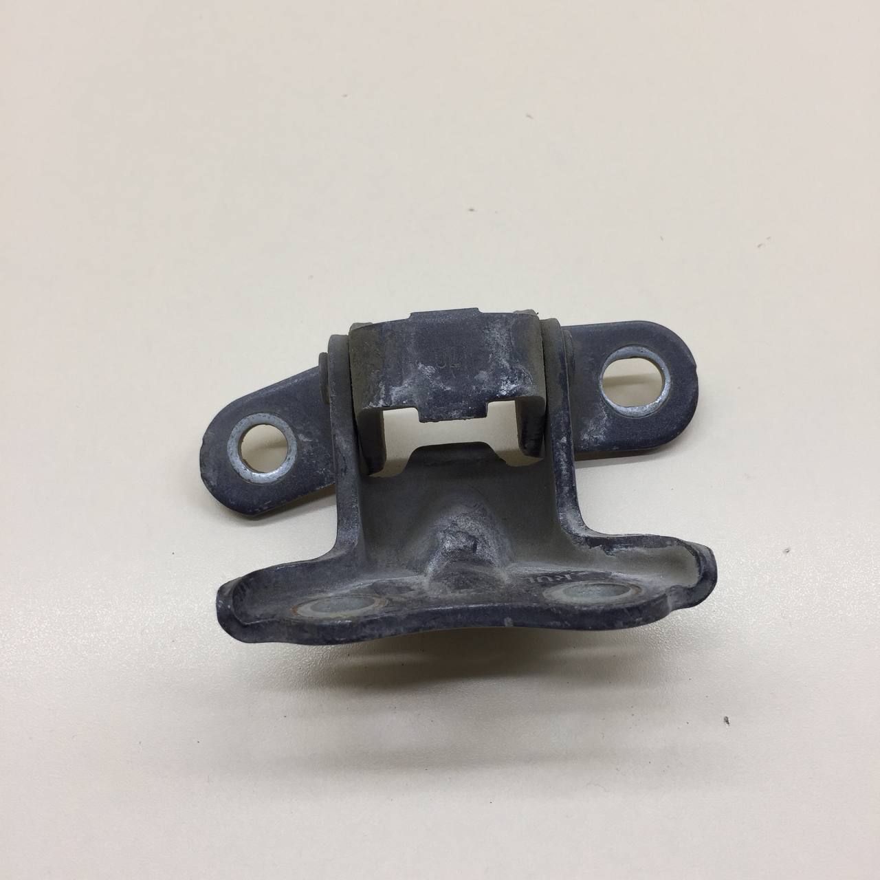 Петля двери задней левой верхняя Hyundai Solaris (RB) 2010-2017