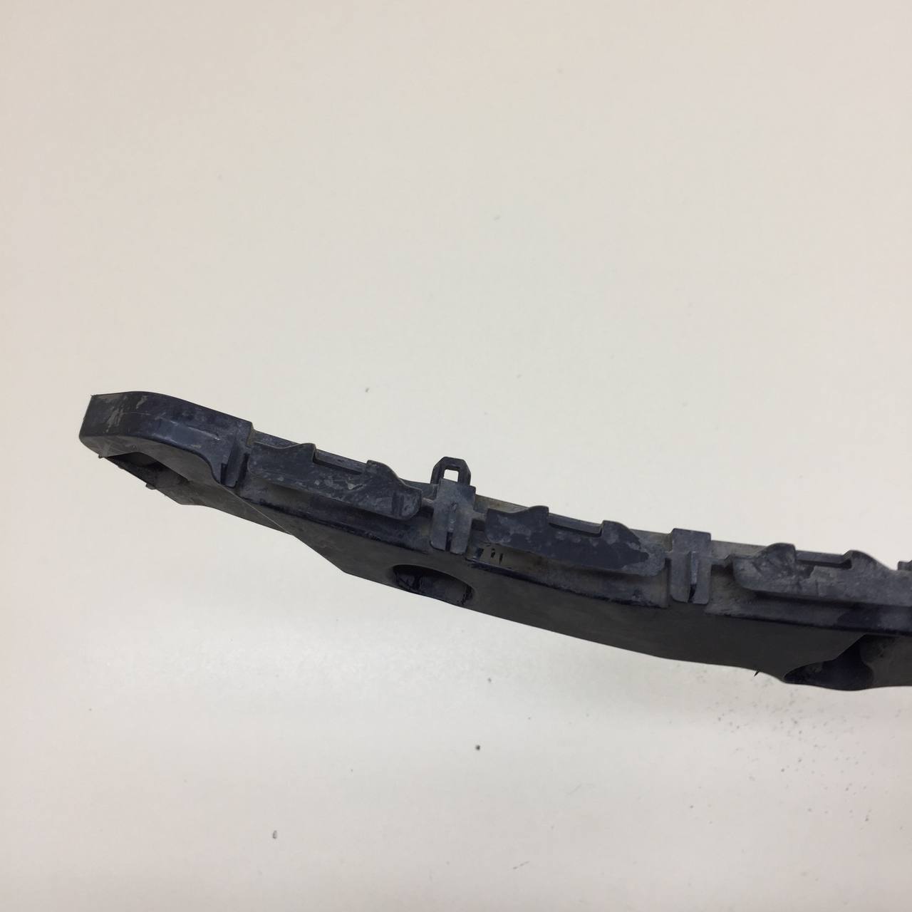 Кронштейн заднего бампера левый Jeep Grand Cherokee (WK2) 2010>