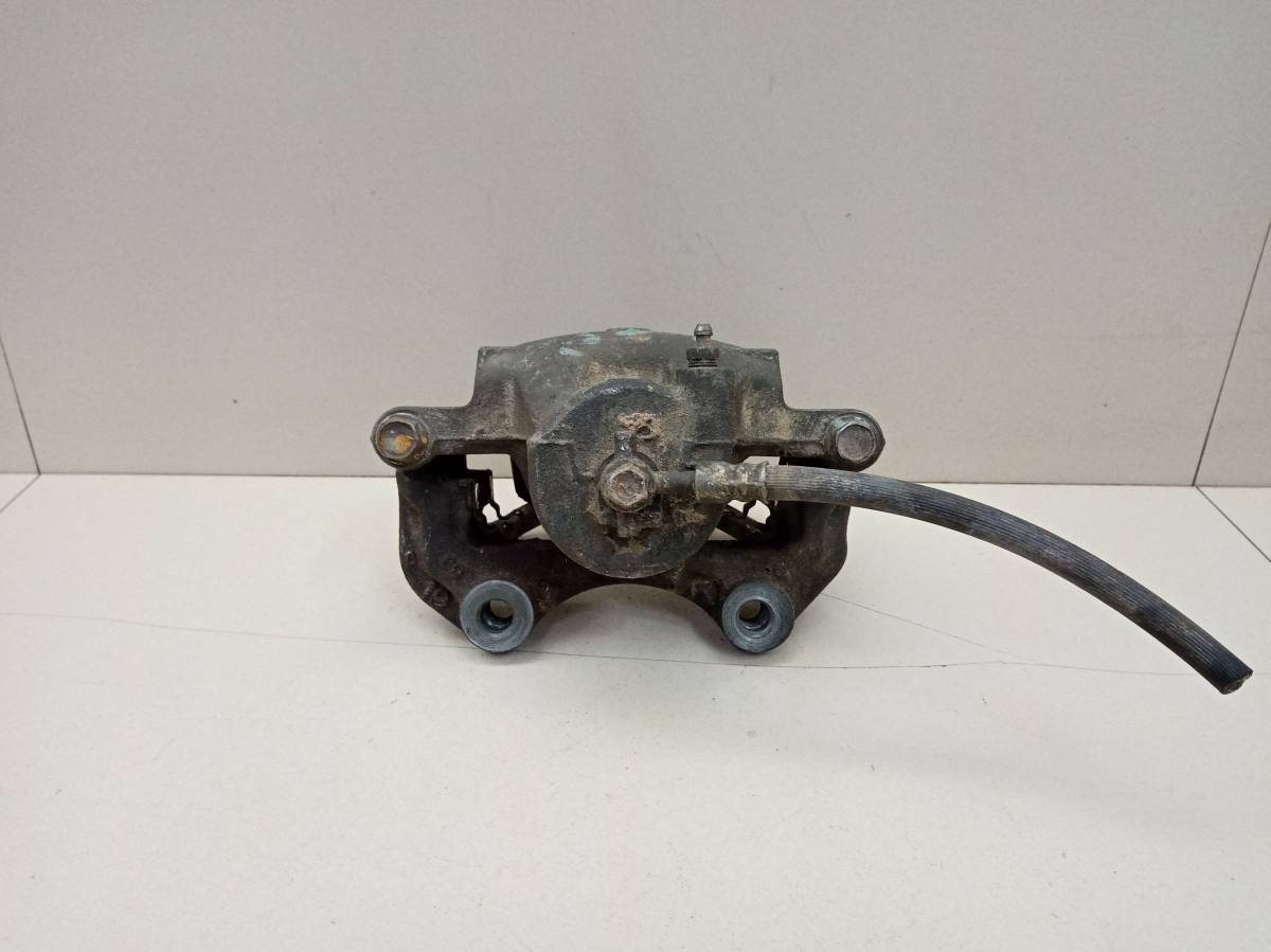 Суппорт передний правый Nissan Avenir (W10) 1990-1999