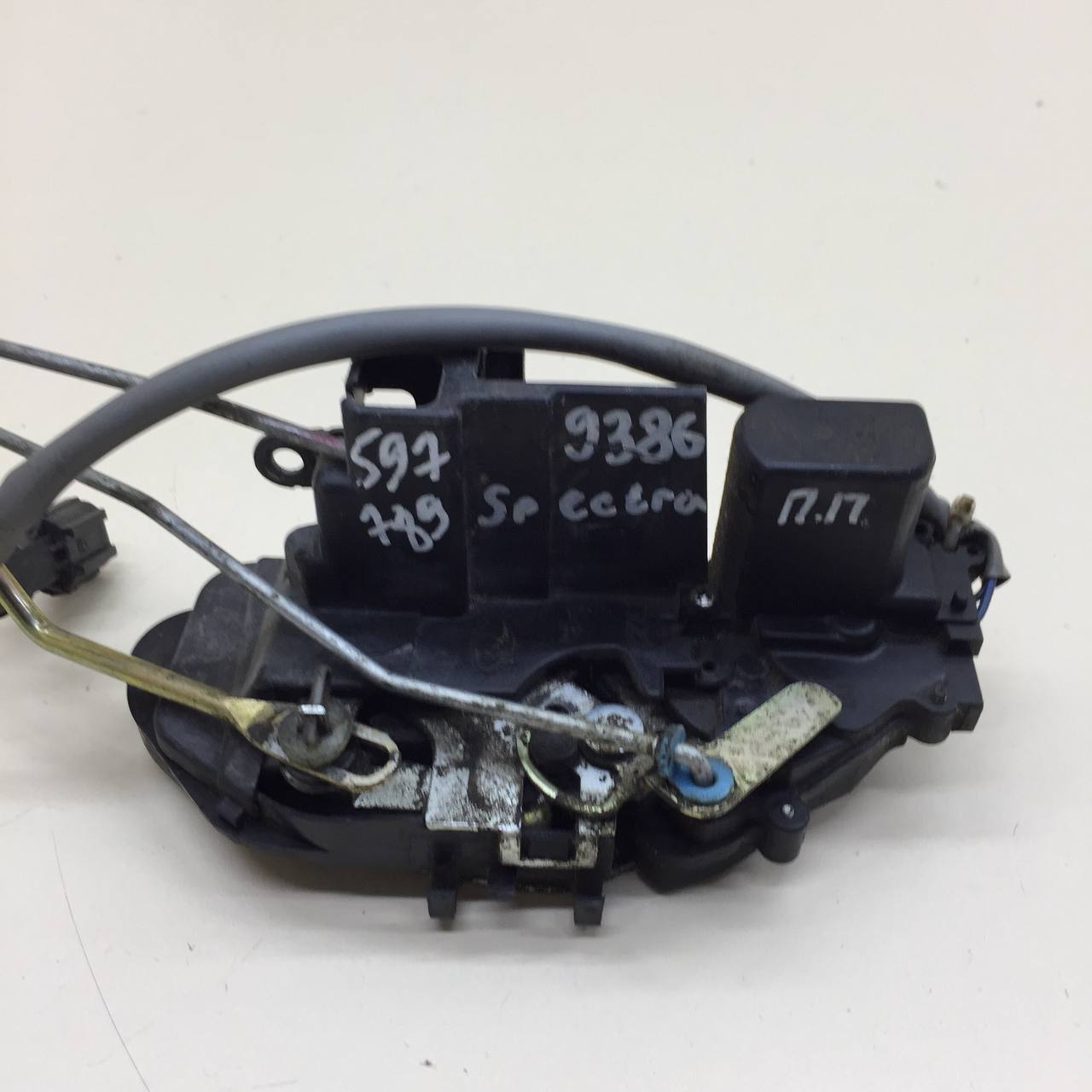 Замок двери передней правой Kia Spectra (SD) 2004-2011