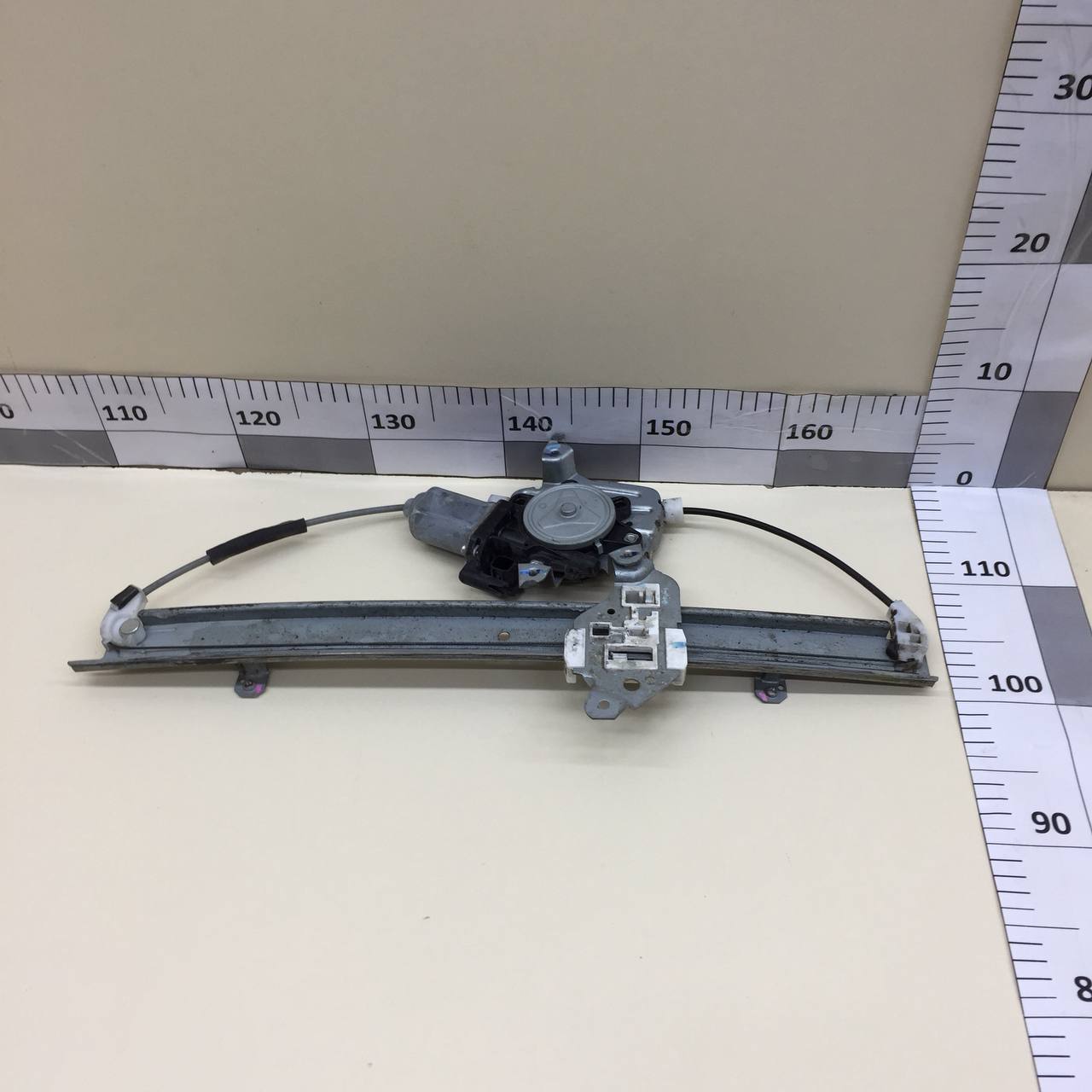 Стеклоподъемник электр. передний правый Nissan Tiida (C11) 2007-2014