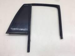 Стекло двери задней правой (форточка) Chevrolet TrailBlazer (GMT360) 2001-2010