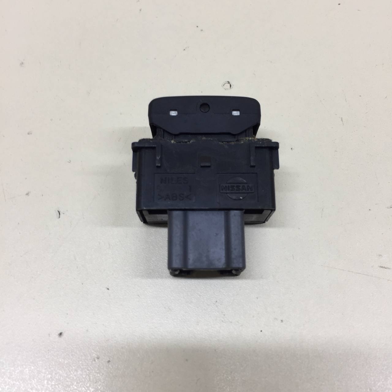 Кнопка обогрева сидений Nissan Note (E11) 2006-2013