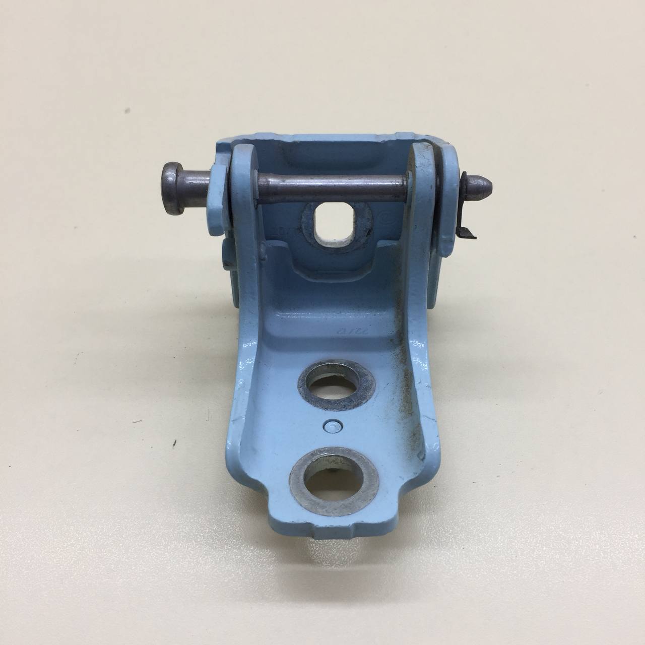 Петля двери задней левой нижняя Citroen C3 2009-2016