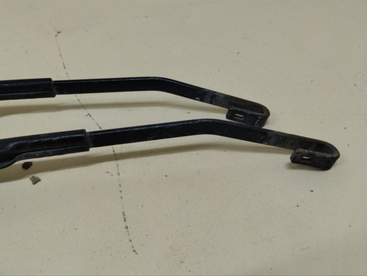 Поводок стеклоочистителя передний левый Chevrolet TrailBlazer (GMT360) 2001-2010