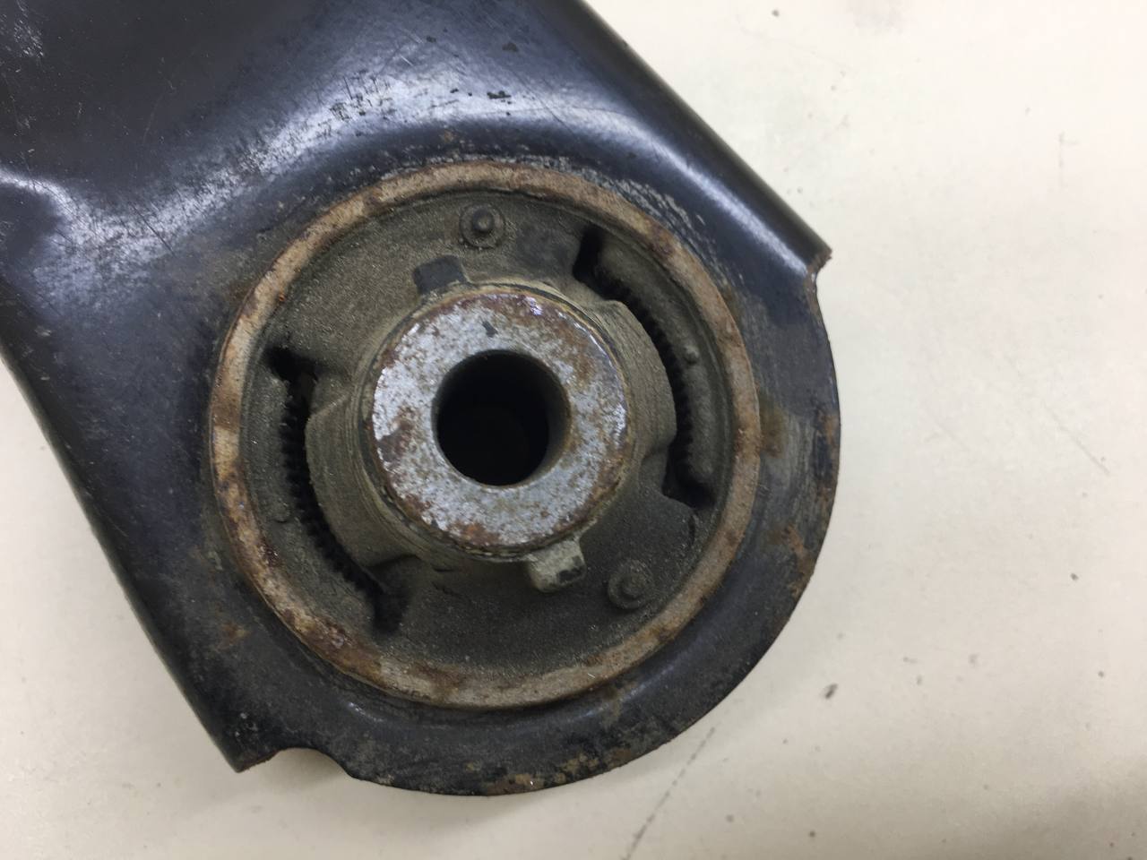 Рычаг передний левый Nissan Tiida (C11) 2007-2014