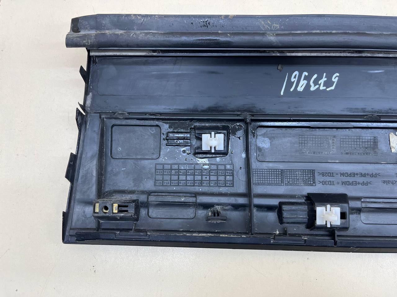 Накладка двери задней левой Porsche Cayenne 2010-2017