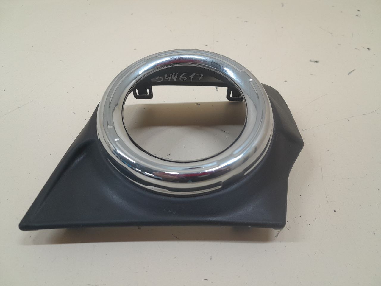 Рамка противотуманной фары левой Mitsubishi L200 5 (KK/KL) 2015>