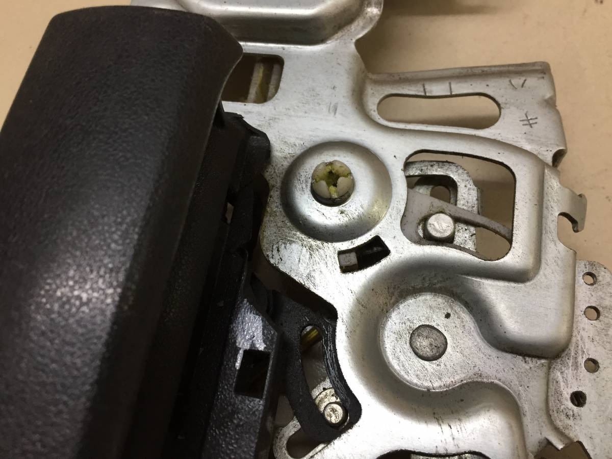 Замок двери задней левой Toyota Noah (R60) 2001-2007