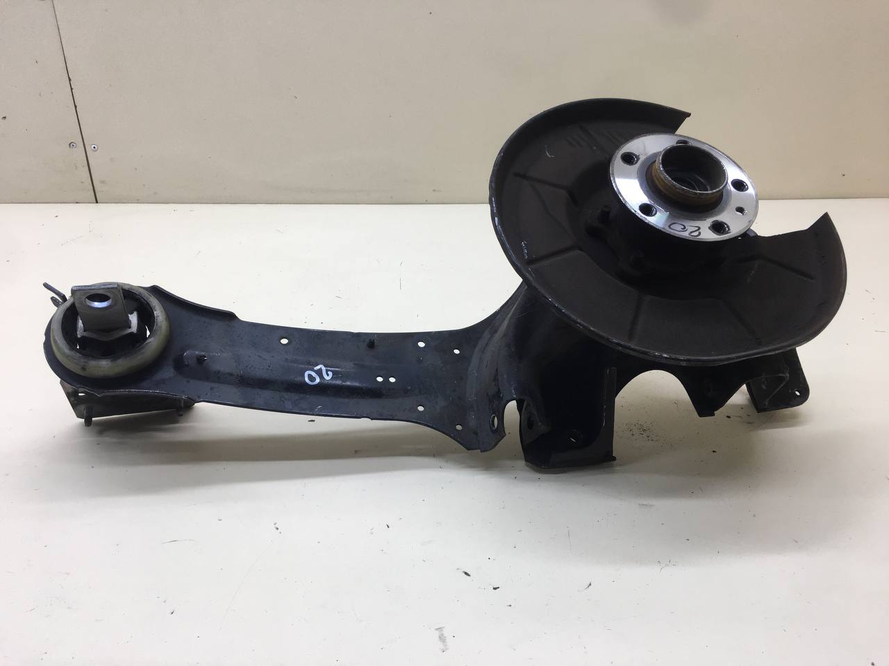 Рычаг задний продольный левый Volvo XC60 2008-2017