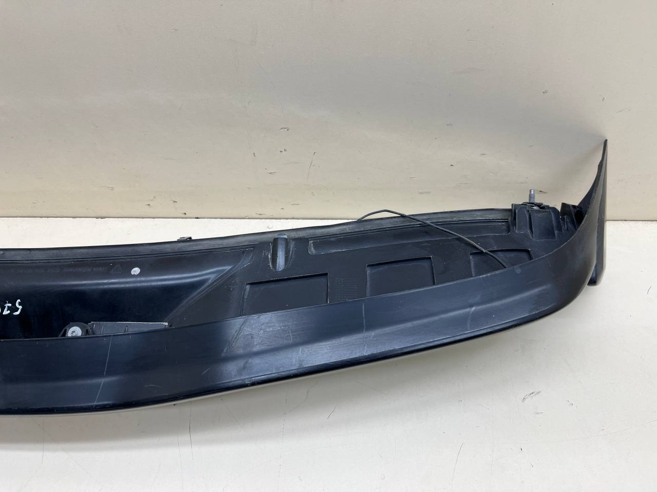 Спойлер (дефлектор) крышки багажника Porsche Cayenne 2010-2017