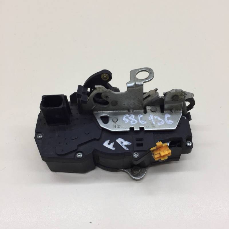 Замок двери задней правой Cadillac Escalade 3 2006-2014